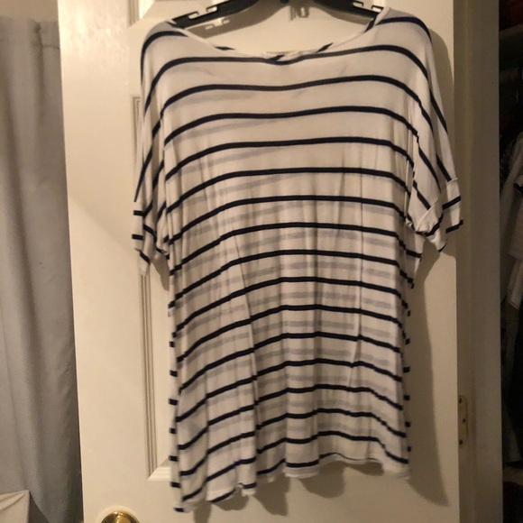 Black and White Top - Picture 2 of 2